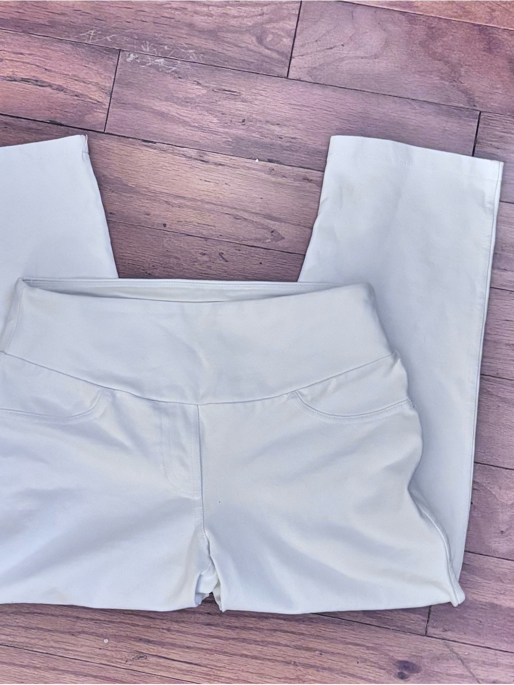 Three Hearts White Cropped Leggings